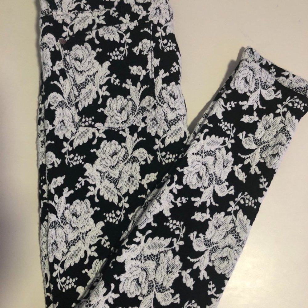 Black and white floral skinny pants